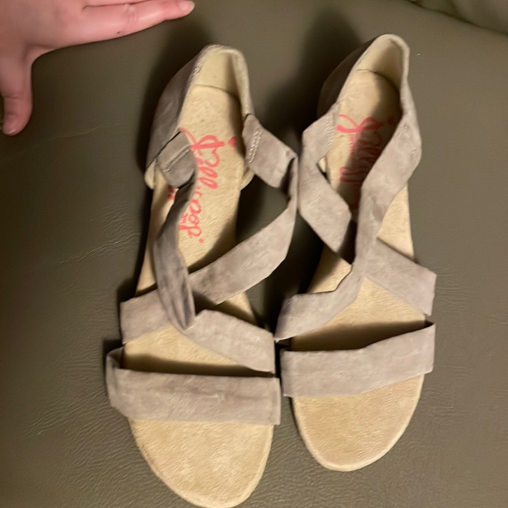 Jellypop memory foam 1in. Wedge sandals. Never worn. 9.5 women. Tan suede.